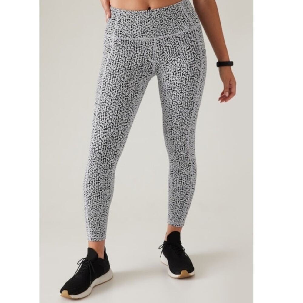 Athleta Ultimate Stash Textured 7/8 Leggings Womens Large Camilla Water Violet